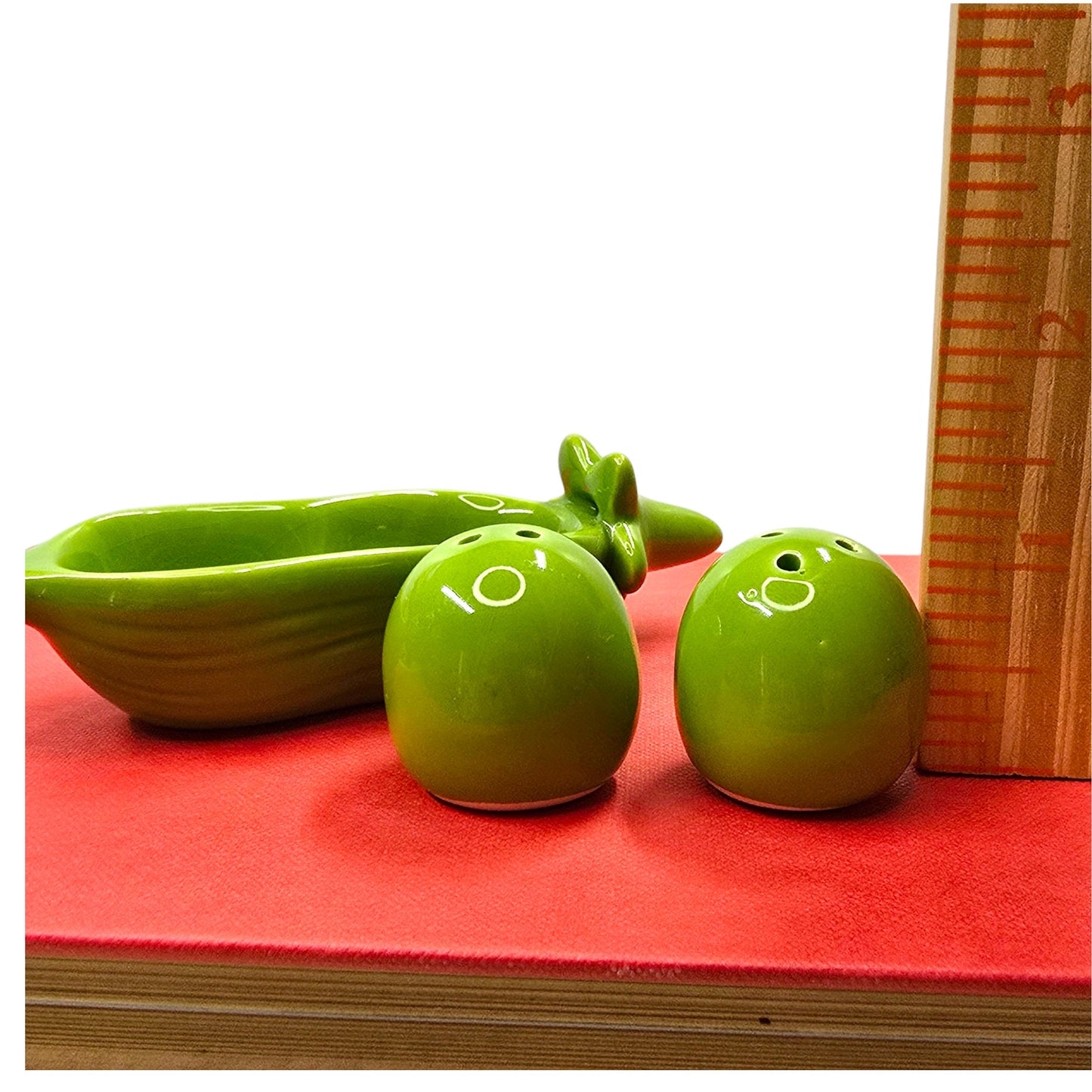 Pier 1 Peas in a Pod Ceramic Salt Pepper Shakers Set Small Cozy Kitchen RV