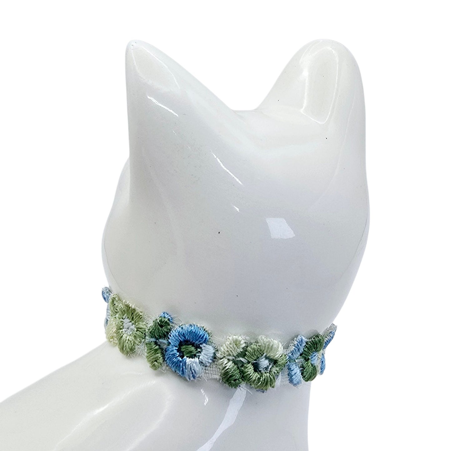 Vintage Porcelain White Cat Figurine Made in Taiwan