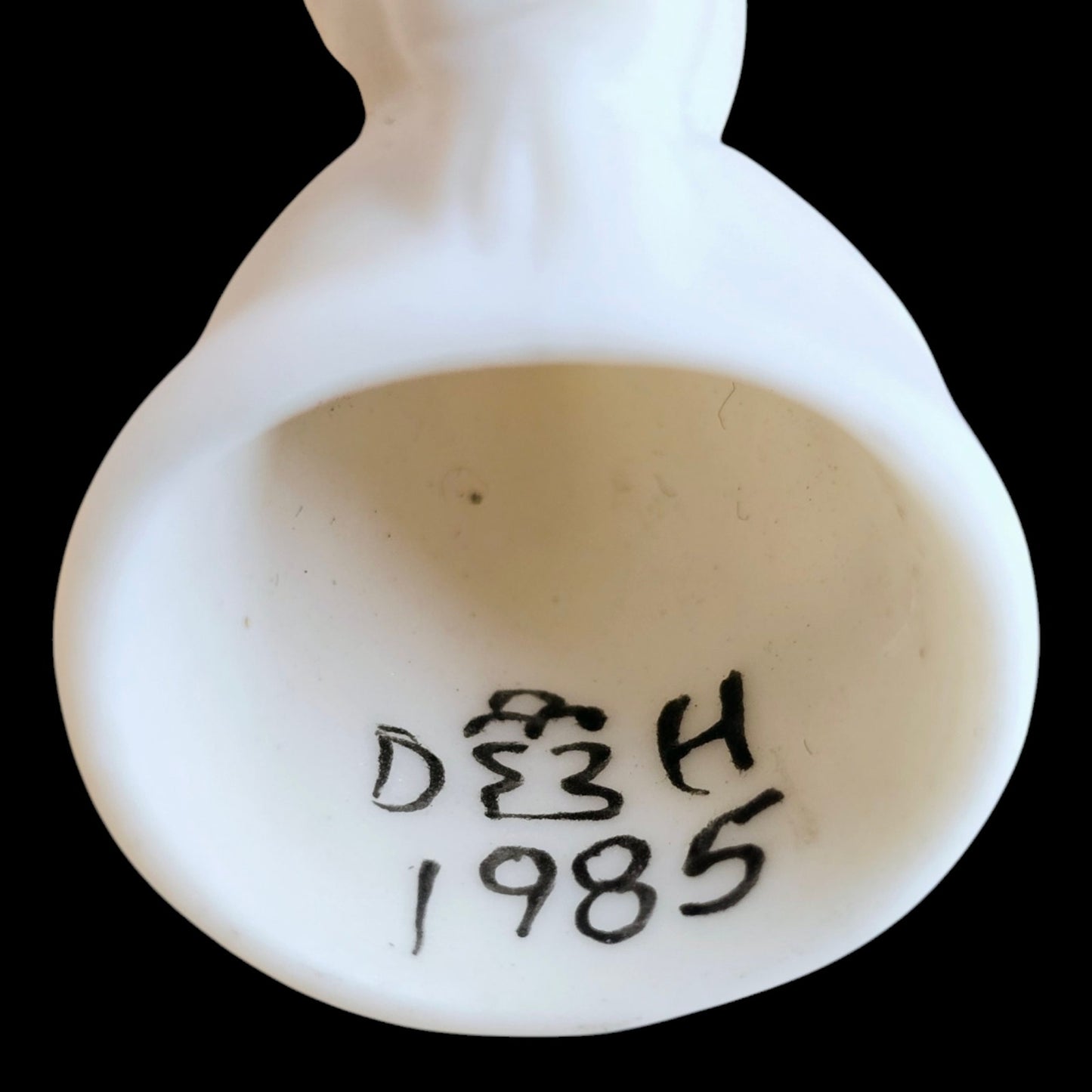 Vintage Signed White Unicorn Thimble by Donna, Signed D H 1985