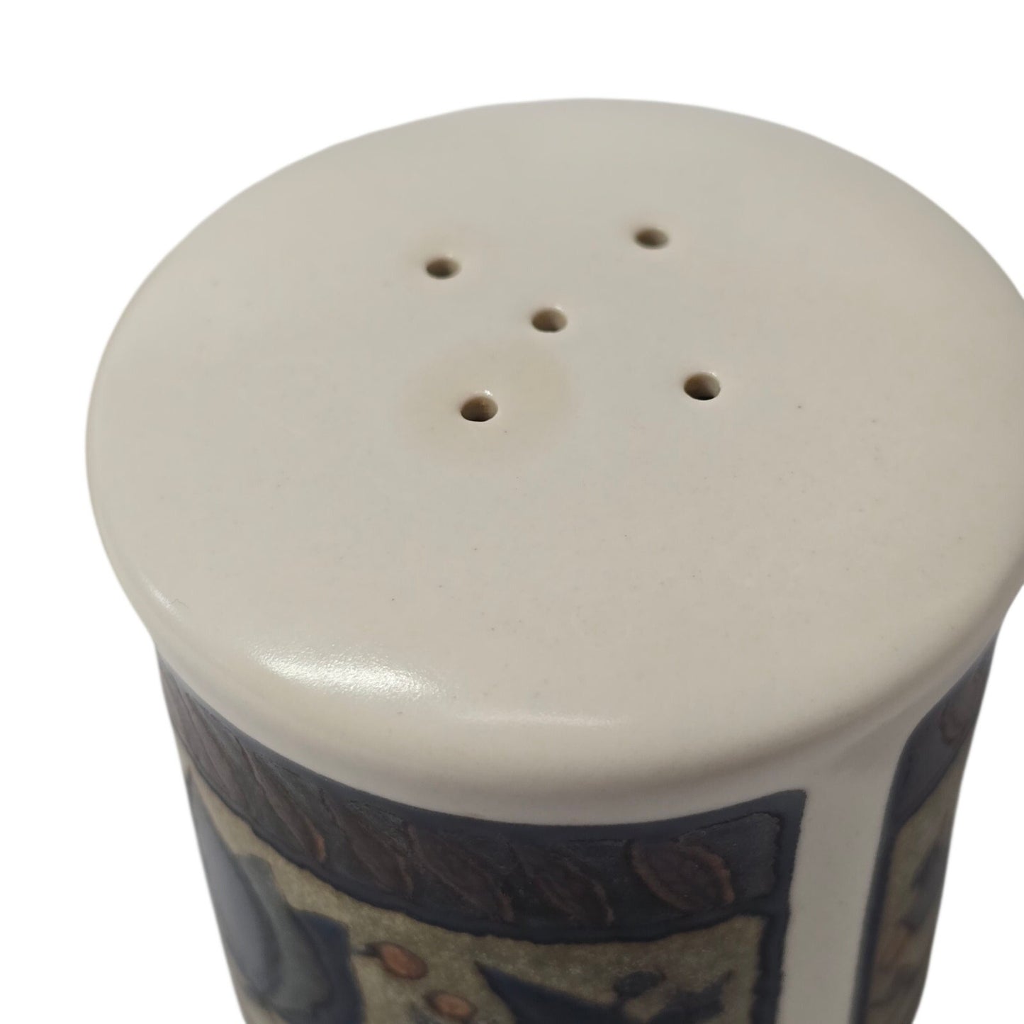 Mikasa Arabella Intaglio Salt and Pepper Shakers CAC01 - Malaysia Stoneware