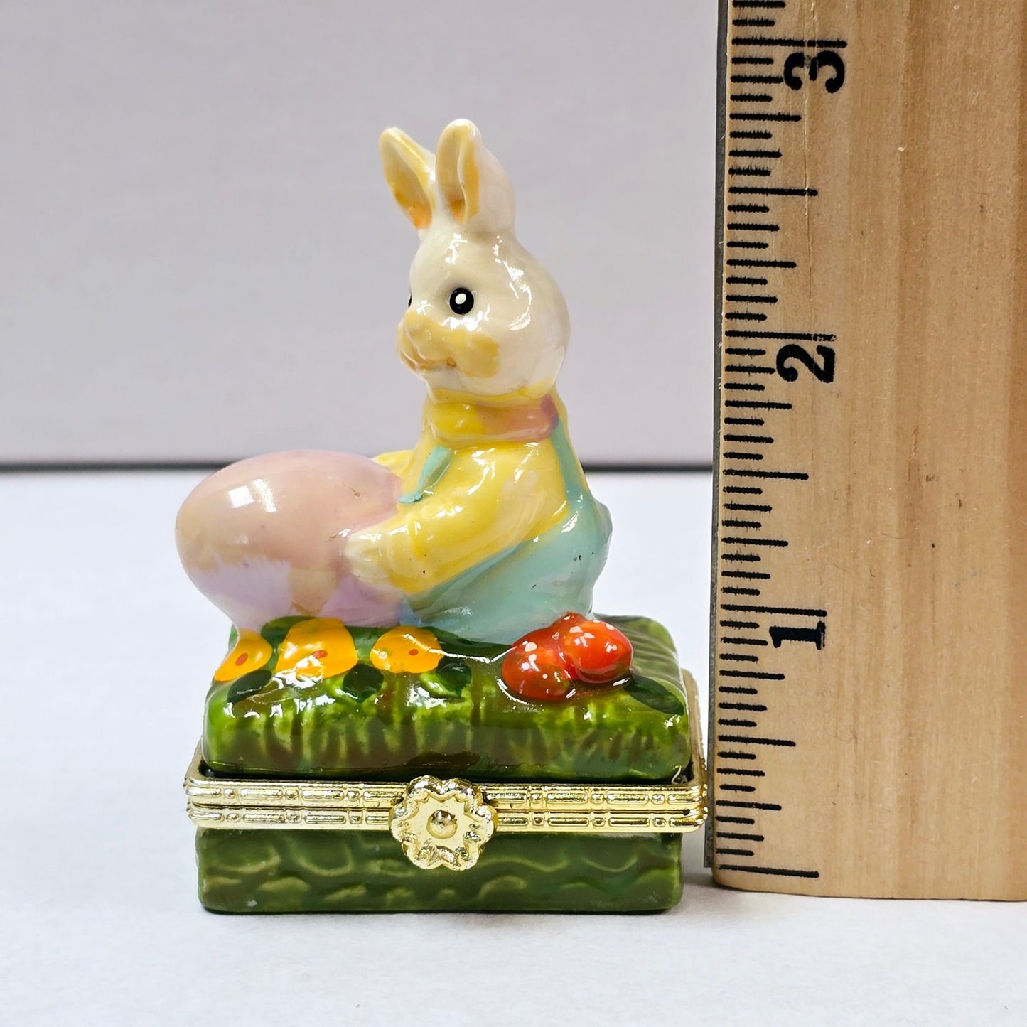 Vintage Easter Bunny Hinged Trinket Box, Ceramic, Rabbit holding Eggs, Handpainted