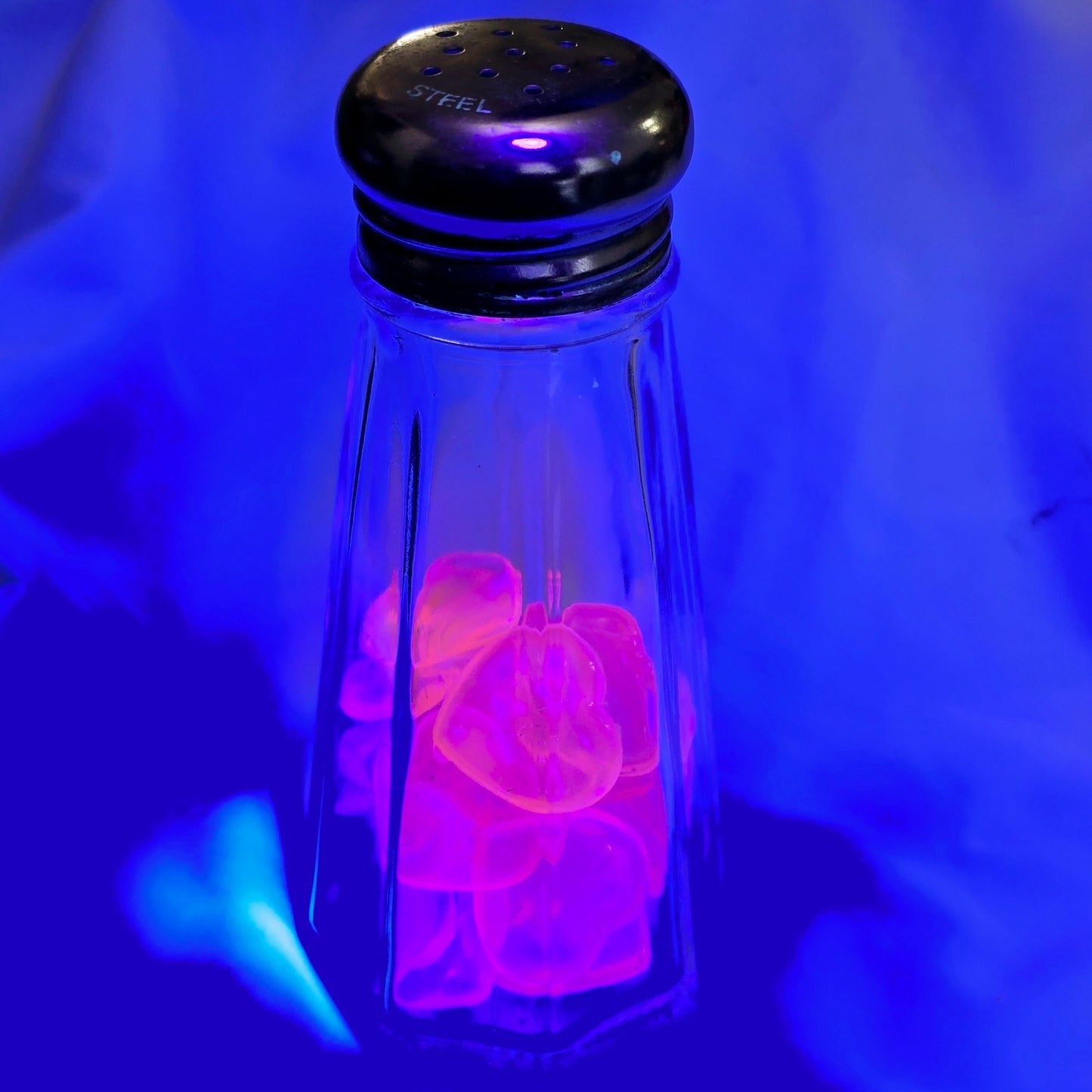 Diner Shaker with Pink Glow Beads LIVE-CRAFTED SHAKER + 3 PINS Join me LIVE to give Input, or Give me Creative Freedom! Love, Valentines