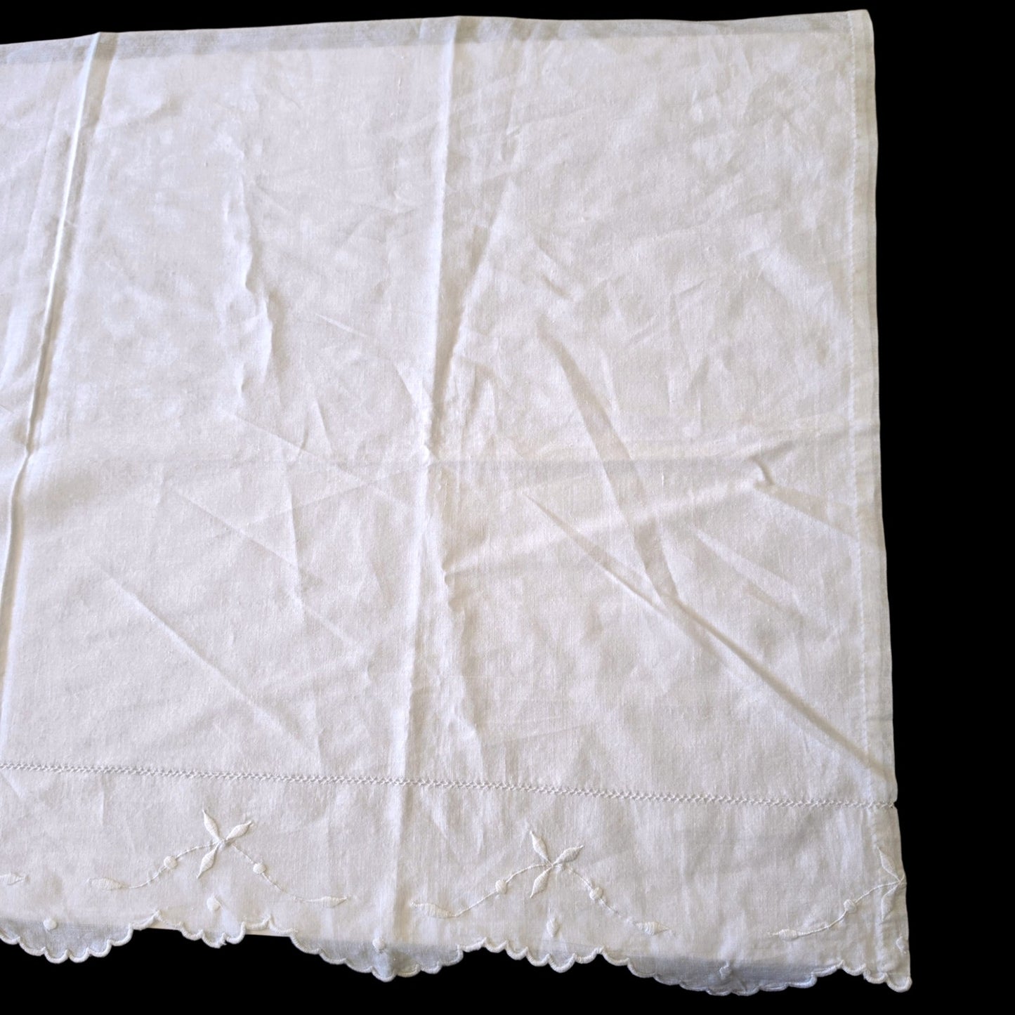 Vintage Linen Table Runner Cutwork Floral White Long Dresser Scarf 75x22