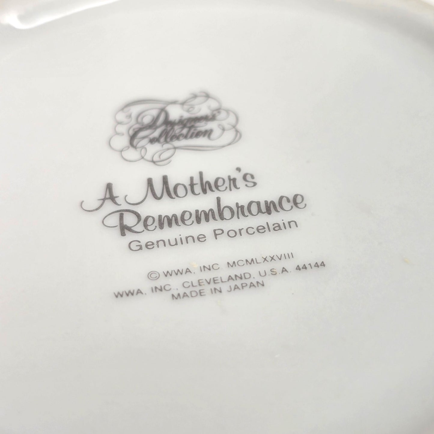 Vintage 1978 A Mother's Remembrance Porcelain Box Designer's Collection Gold Rim