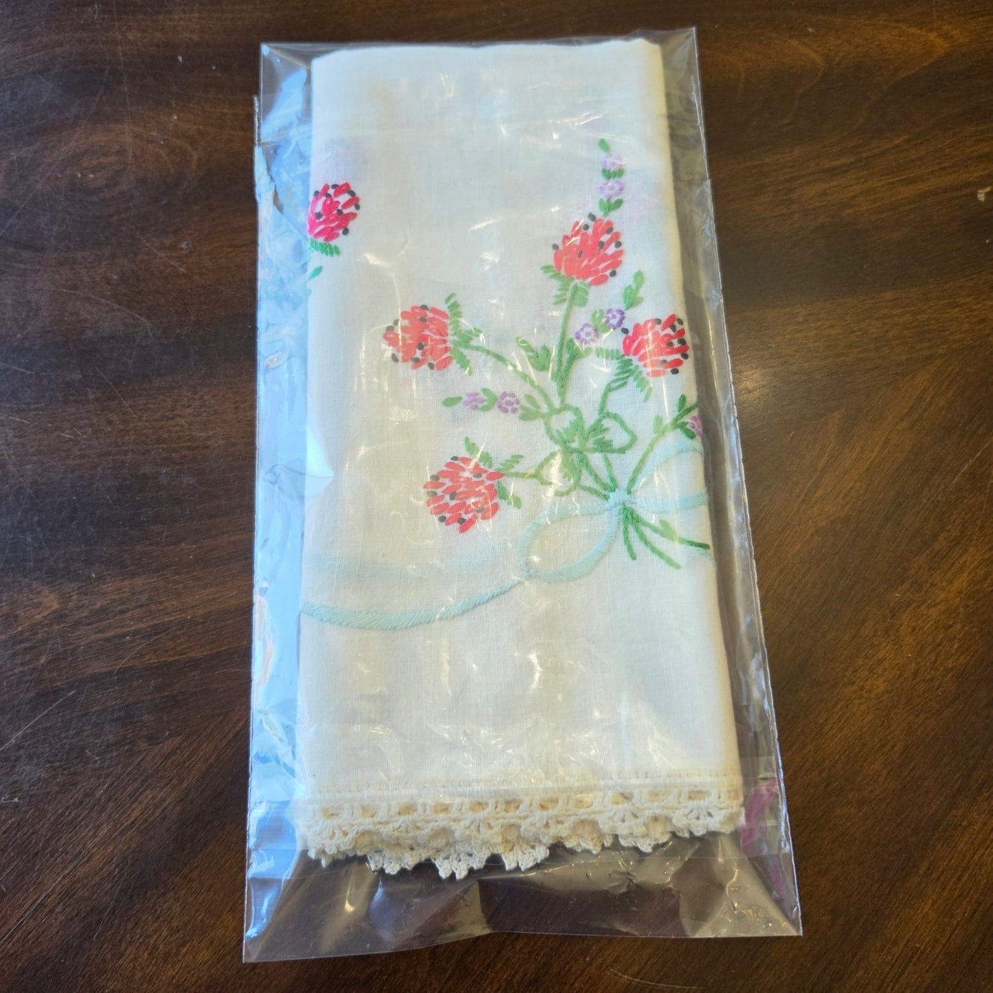 Vintage Berry Blossom Embroidered Linen Table Runner Dresser Scarf Crochet Lace