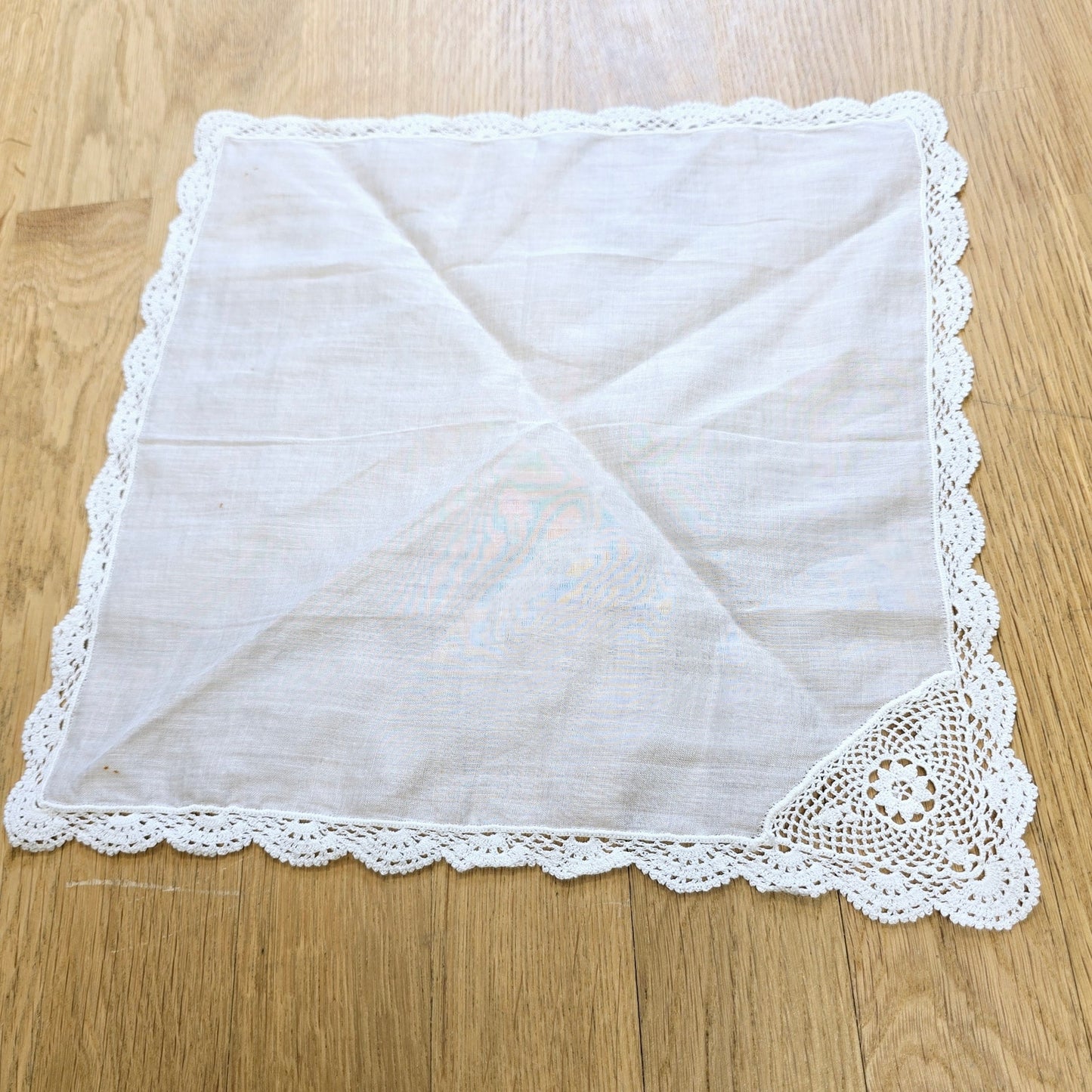 11" x 11" 2 White Lace Trim Hankies