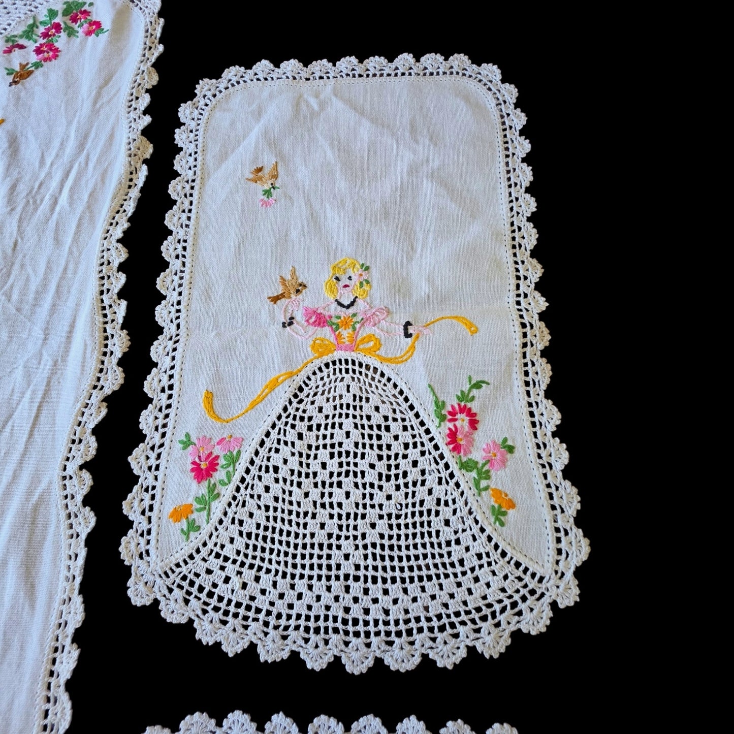 Vintage 3 Pc Crinoline Lady Dresser Scarf Set Linen Crochet Lace Bow Flower Bird