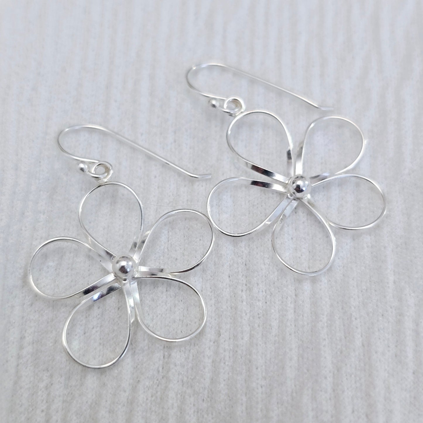 New Belk 925 Sterling Silver Daisy Floral Earrings