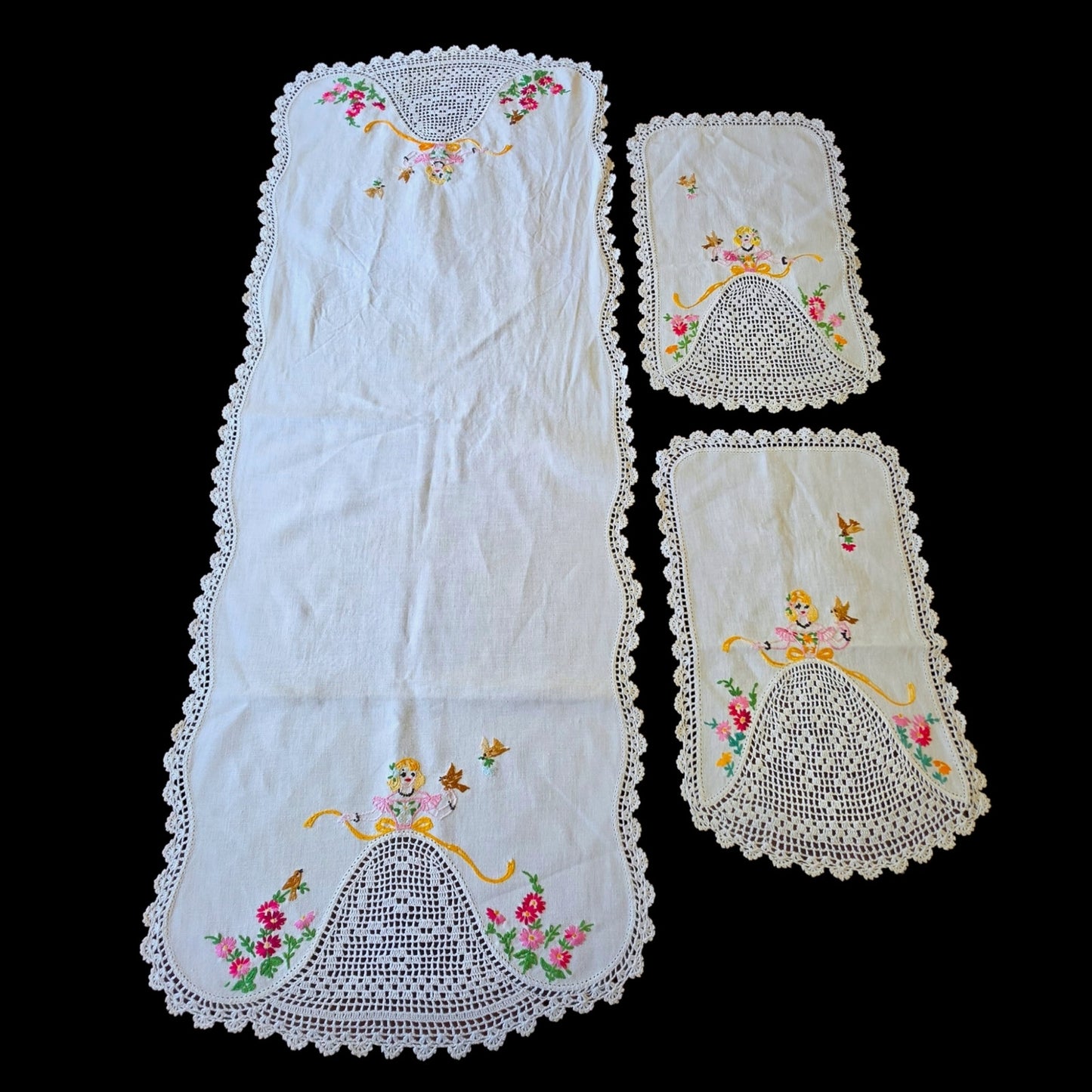 Vintage 3 Pc Crinoline Lady Dresser Scarf Set Linen Crochet Lace Bow Flower Bird