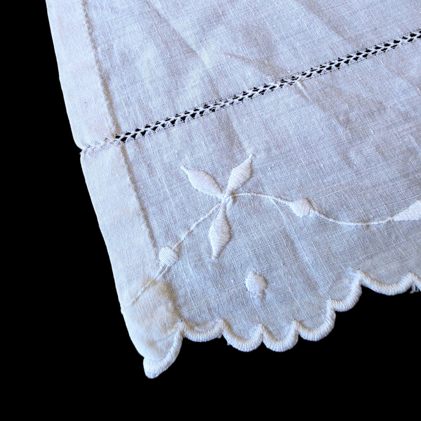 Vintage Linen Table Runner Cutwork Floral White Long Dresser Scarf 75x22