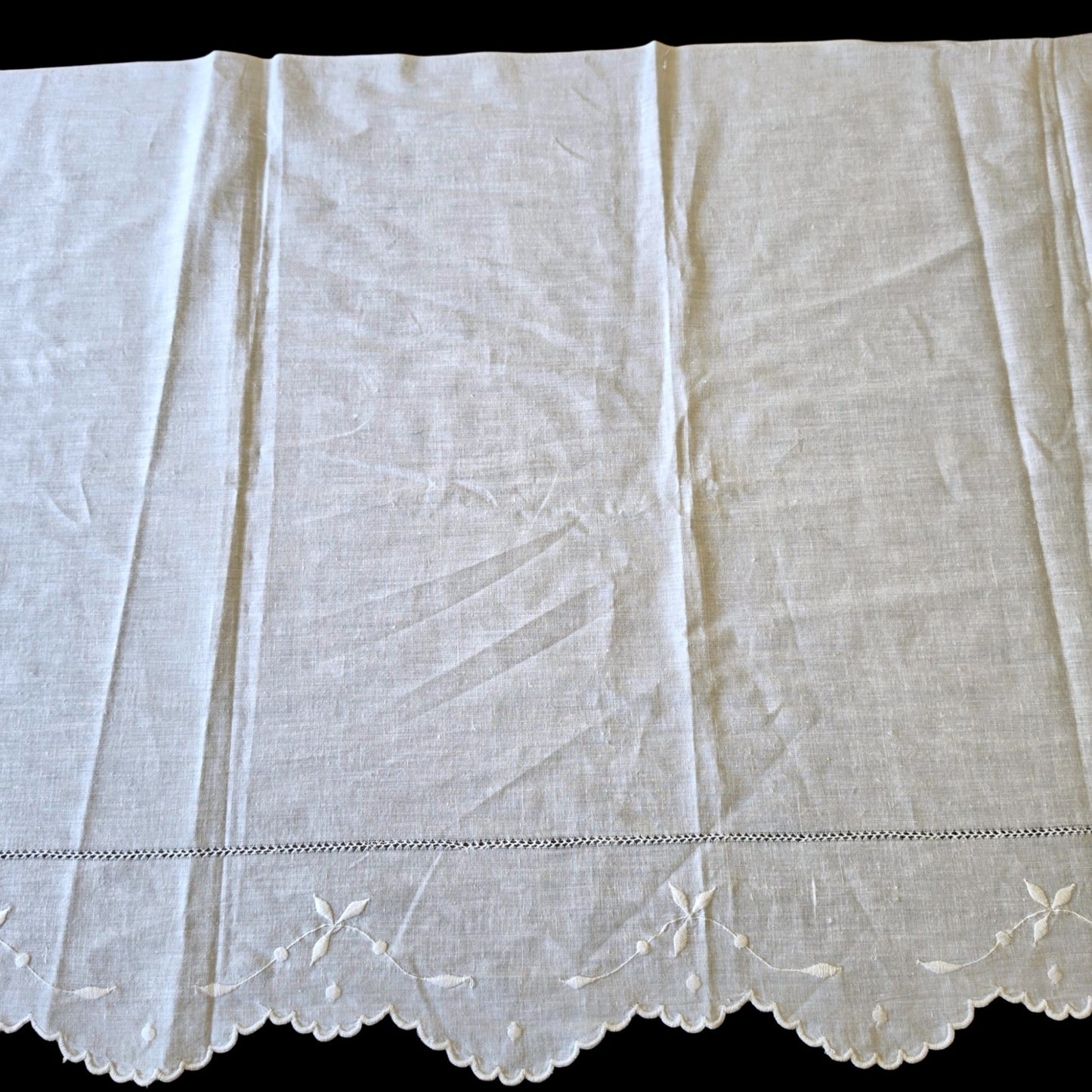 Vintage Linen Table Runner Cutwork Floral White Long Dresser Scarf 75x22