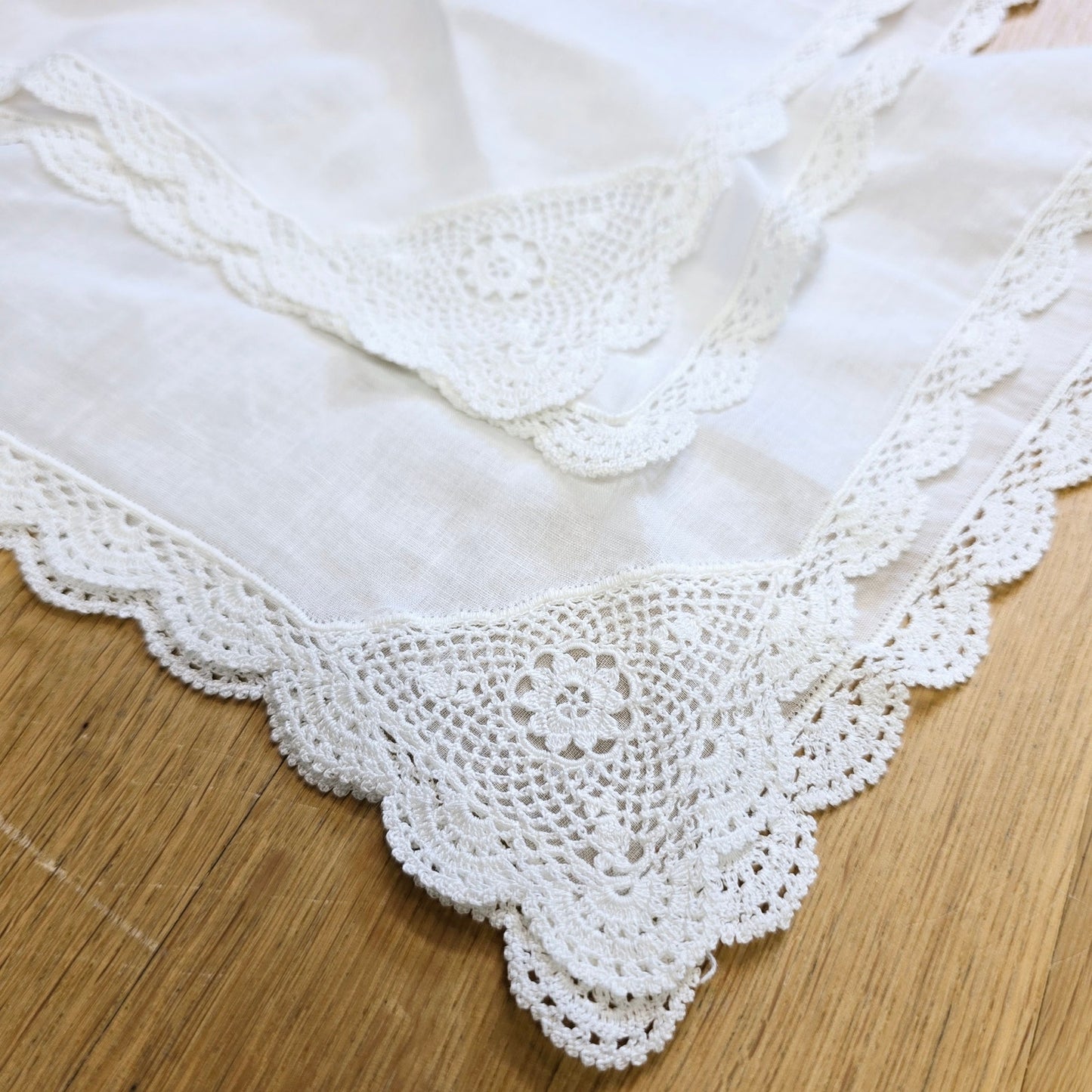 11" x 11" 2 White Lace Trim Hankies