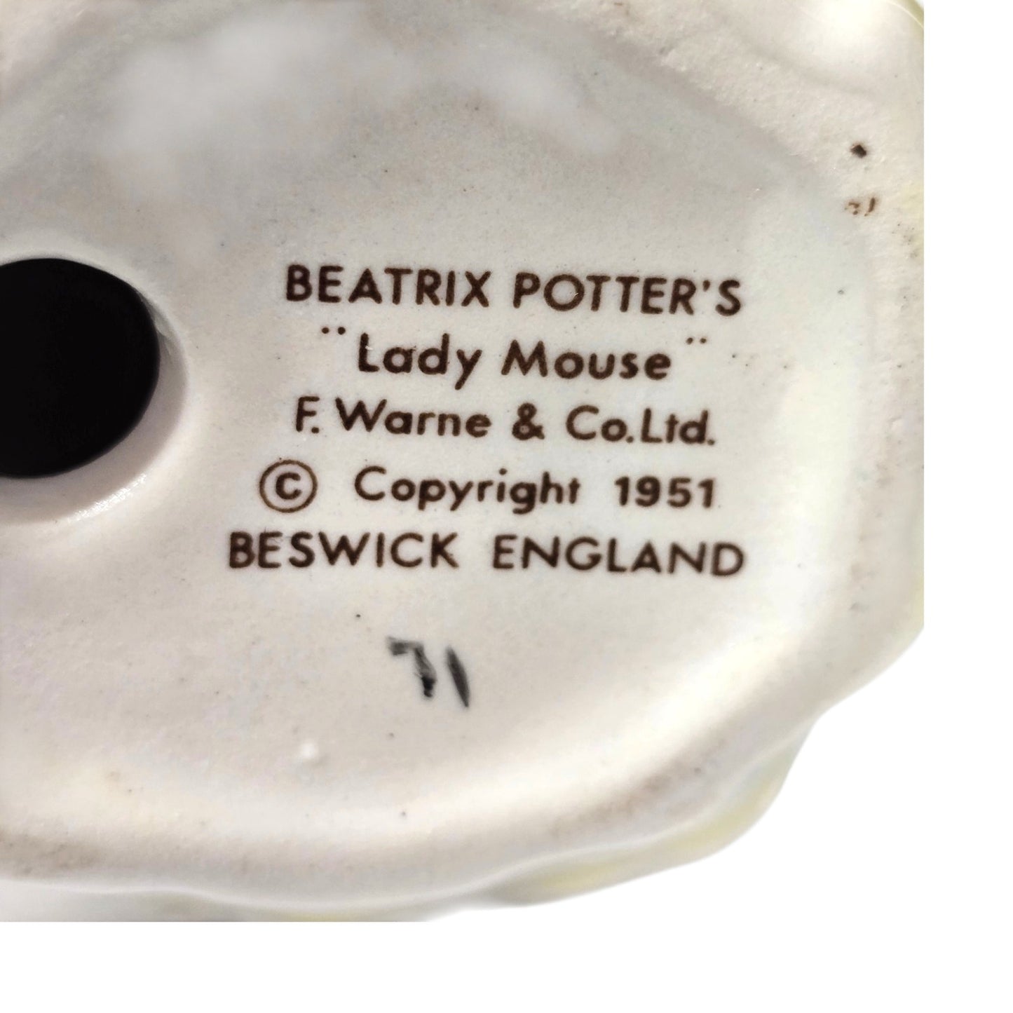 Beswick Beatrix Potter Lady Mouse Tailor of Gloucester Figurine Magnifying Glass