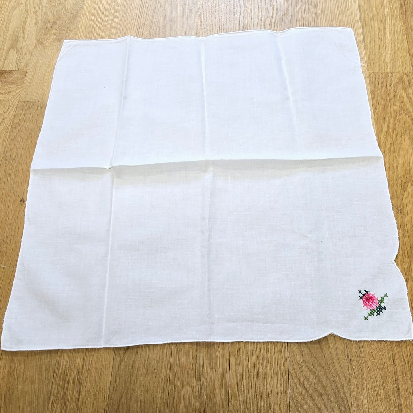 Floral Embroidered Table Runner with 3 Napkins