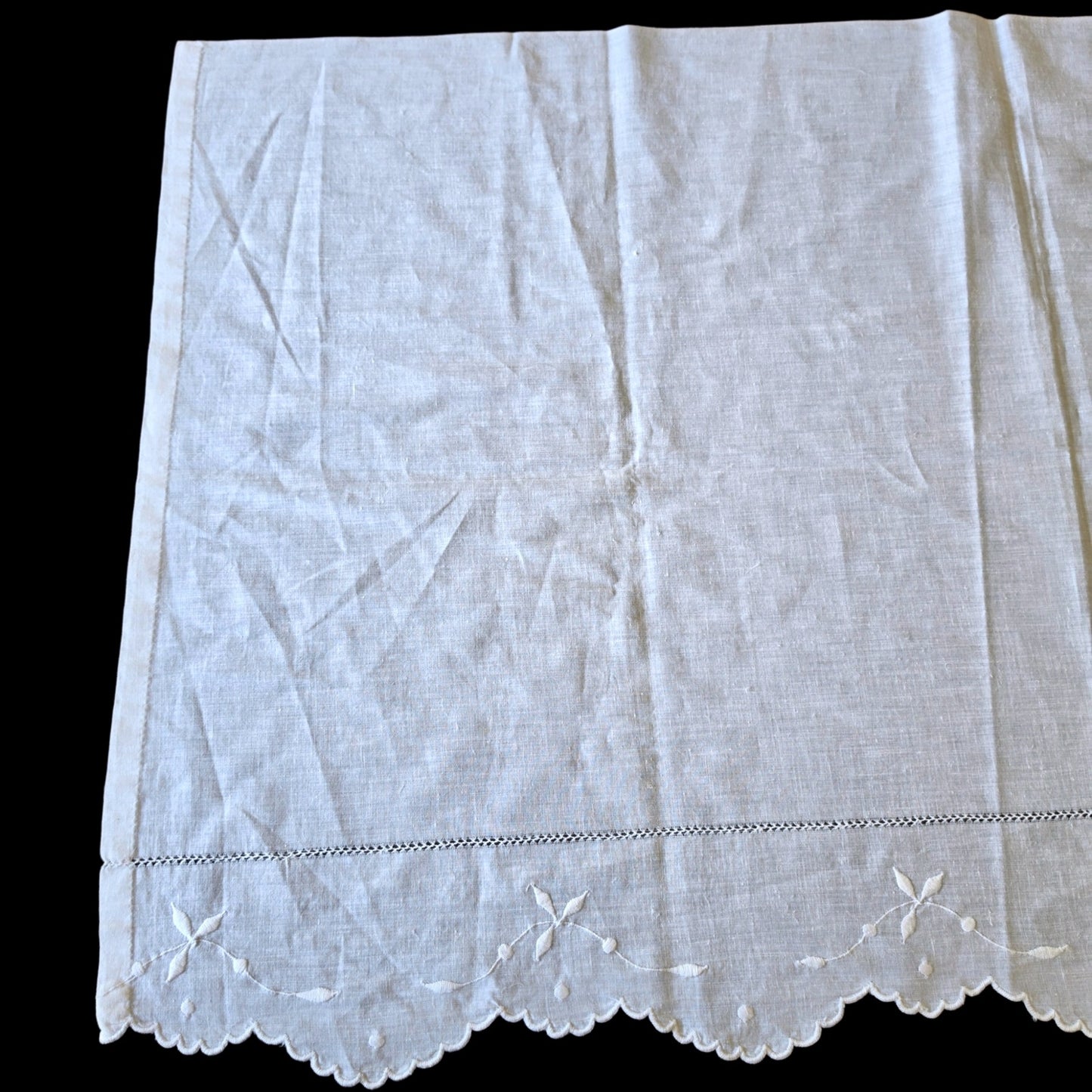 Vintage Linen Table Runner Cutwork Floral White Long Dresser Scarf 75x22
