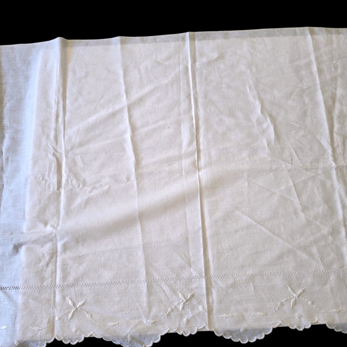 Vintage Linen Table Runner Cutwork Floral White Long Dresser Scarf 75x22