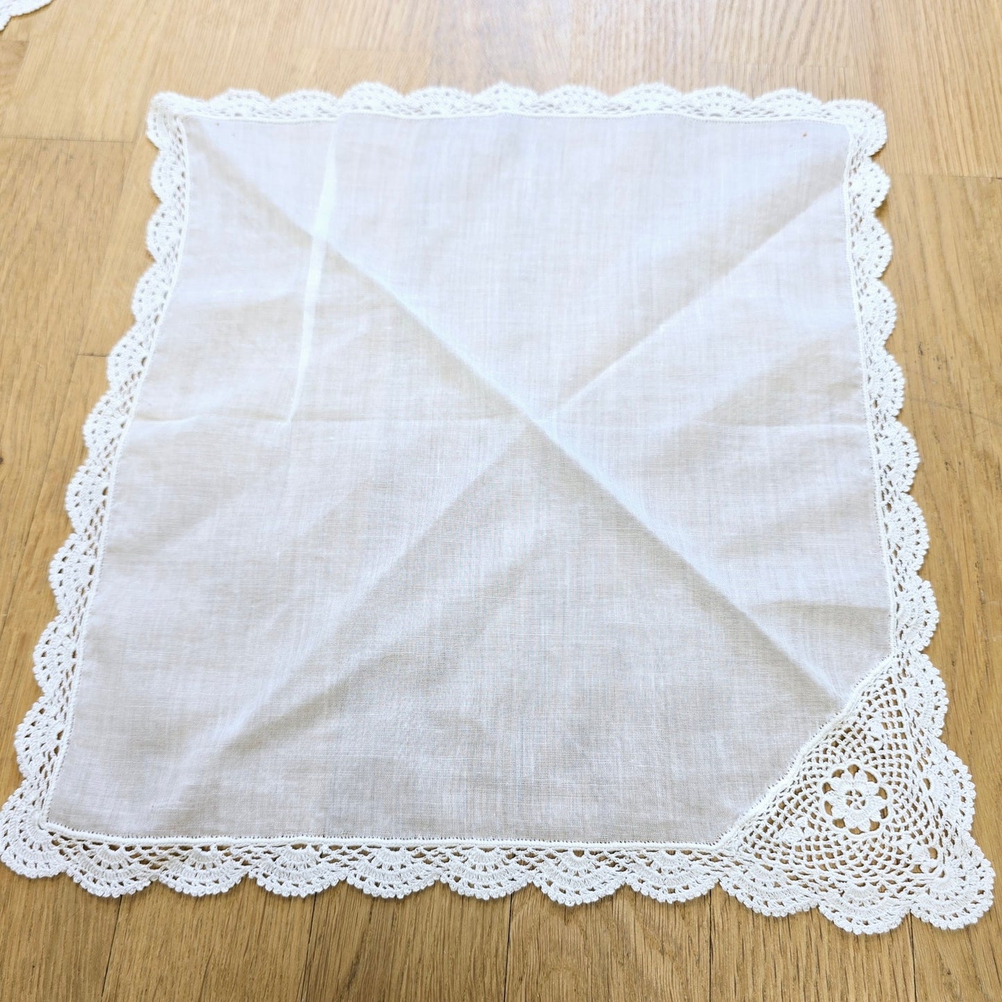 11" x 11" 2 White Lace Trim Hankies