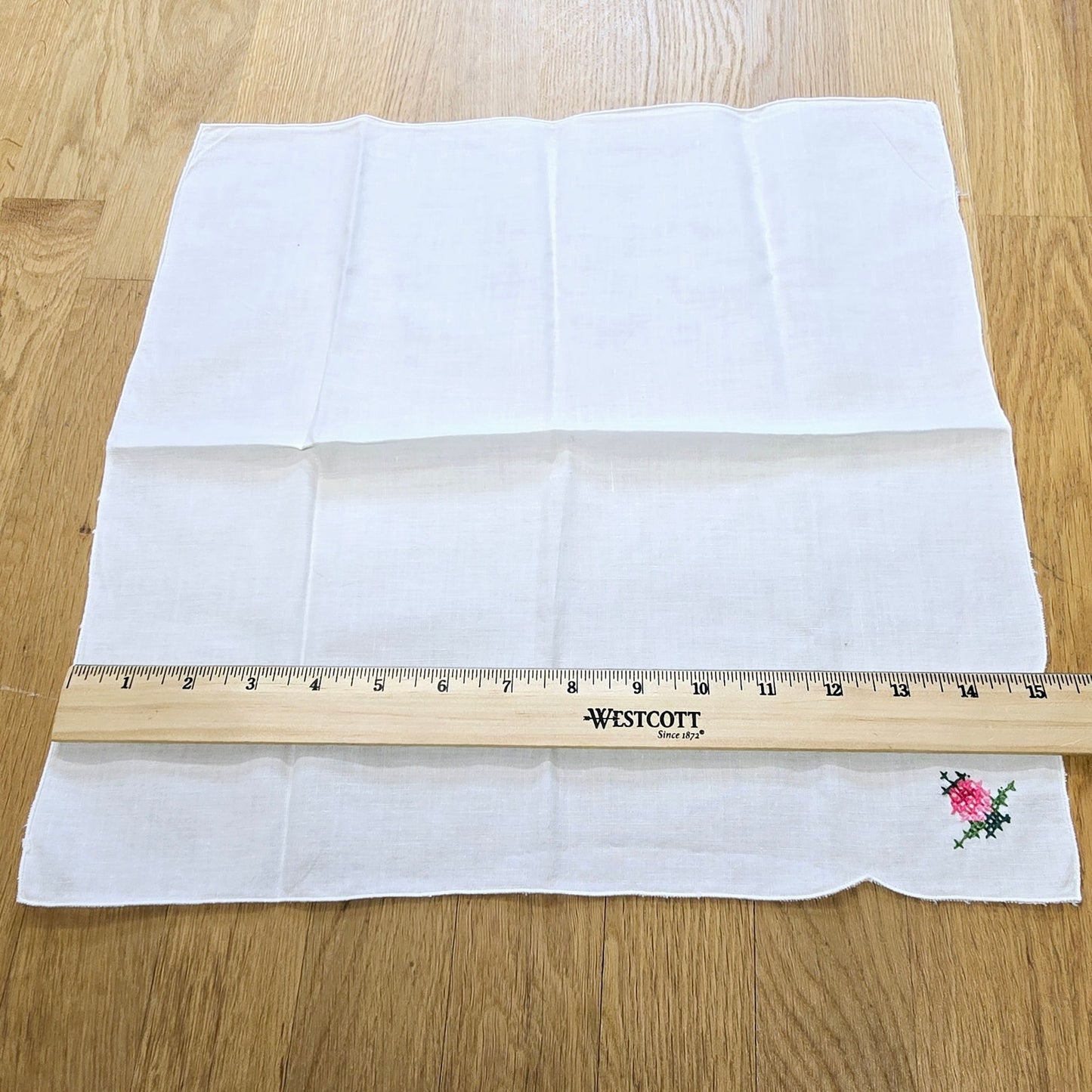 Floral Embroidered Table Runner with 3 Napkins