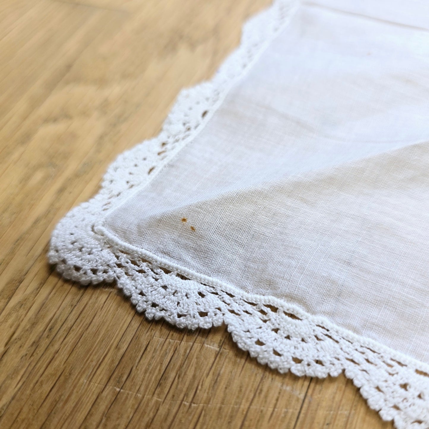 11" x 11" 2 White Lace Trim Hankies