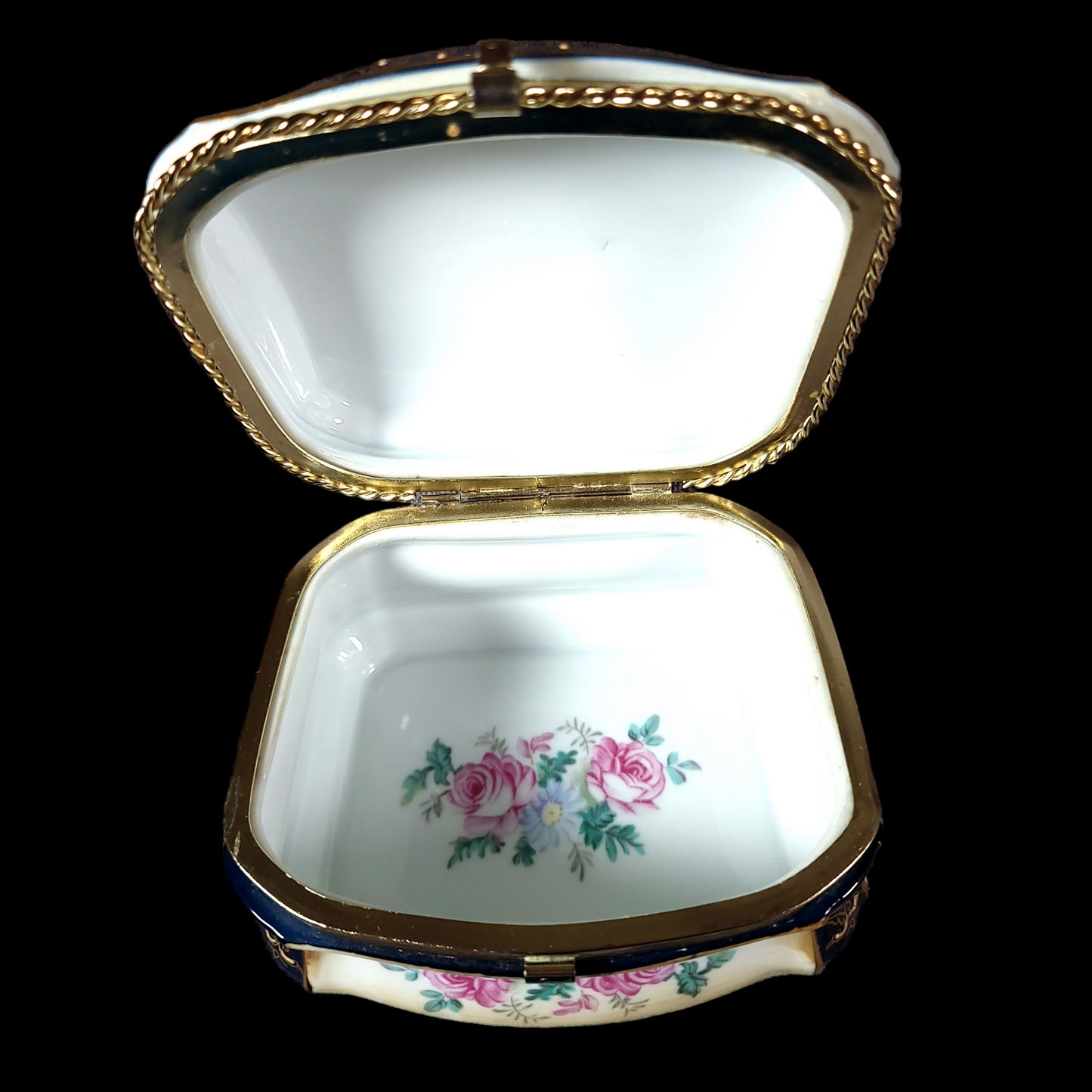 Vintage Porcelain Trinket Box Hand-Painted Courting Coupl3