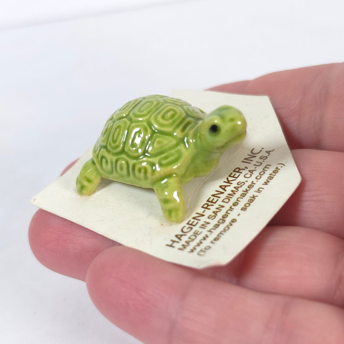 Hagen Renaker Green Turtle Miniature Ceramic Figurine on Original Card USA