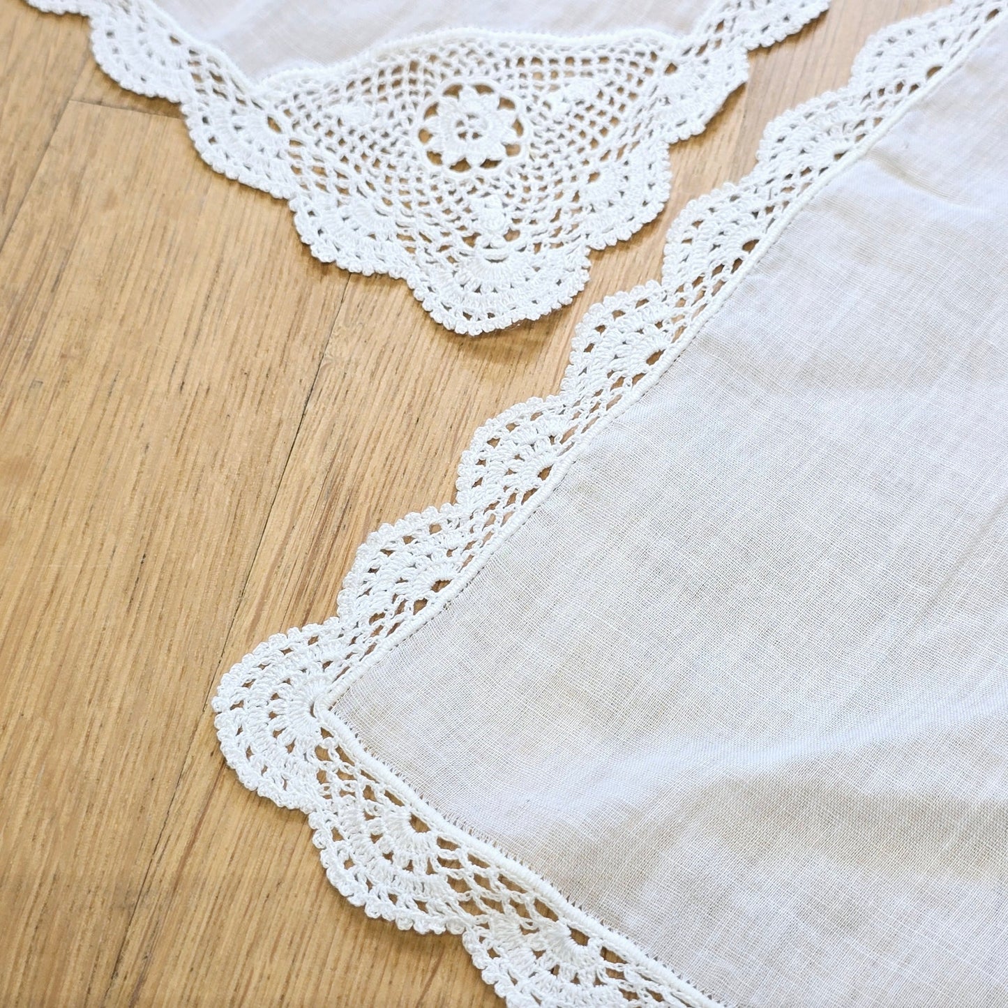 11" x 11" 2 White Lace Trim Hankies