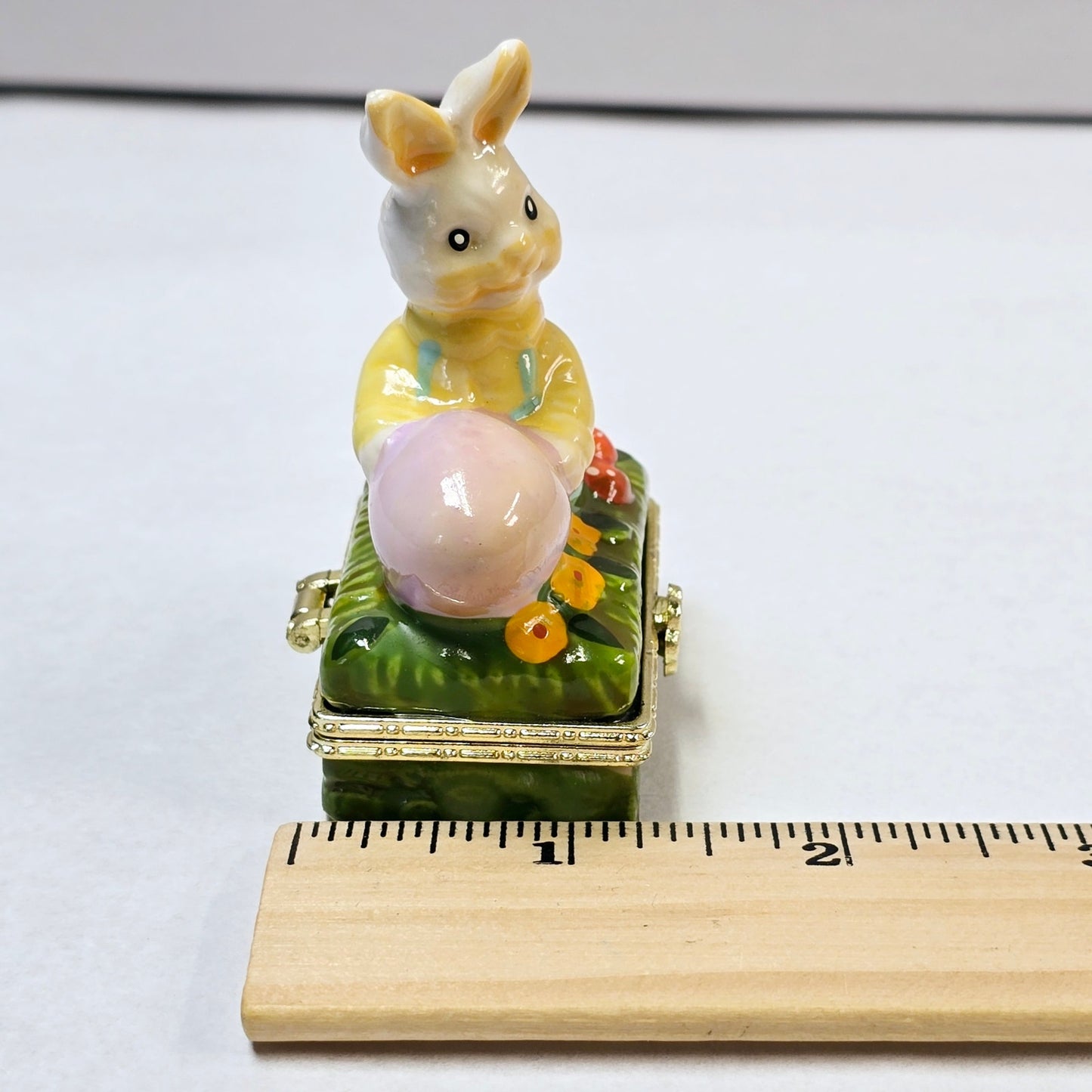 Vintage Easter Bunny Hinged Trinket Box, Ceramic, Rabbit holding Eggs, Handpainted