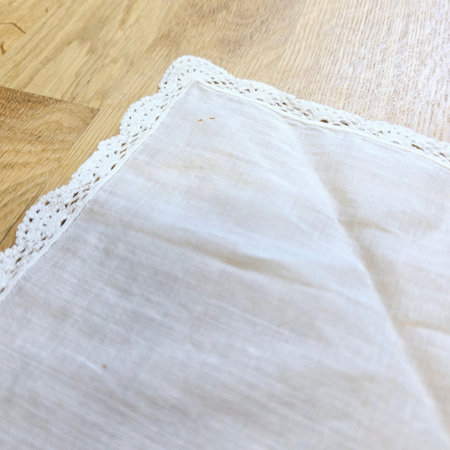 11" x 11" 2 White Lace Trim Hankies