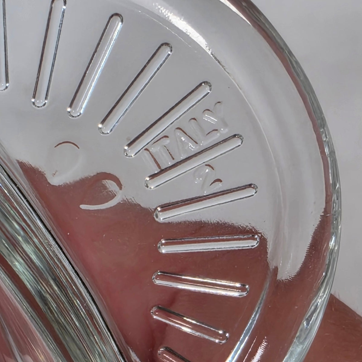 Italian Clear Glass Citrus Juicer Reamer Lemon Orange Squeezer with Spout