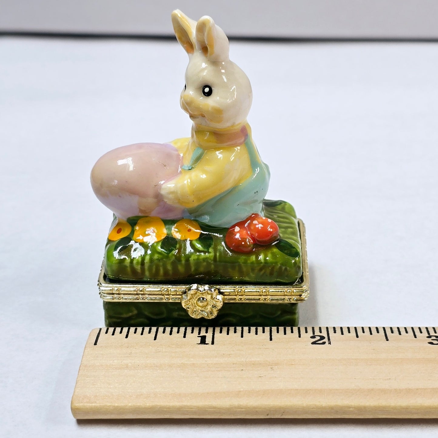 Vintage Easter Bunny Hinged Trinket Box, Ceramic, Rabbit holding Eggs, Handpainted