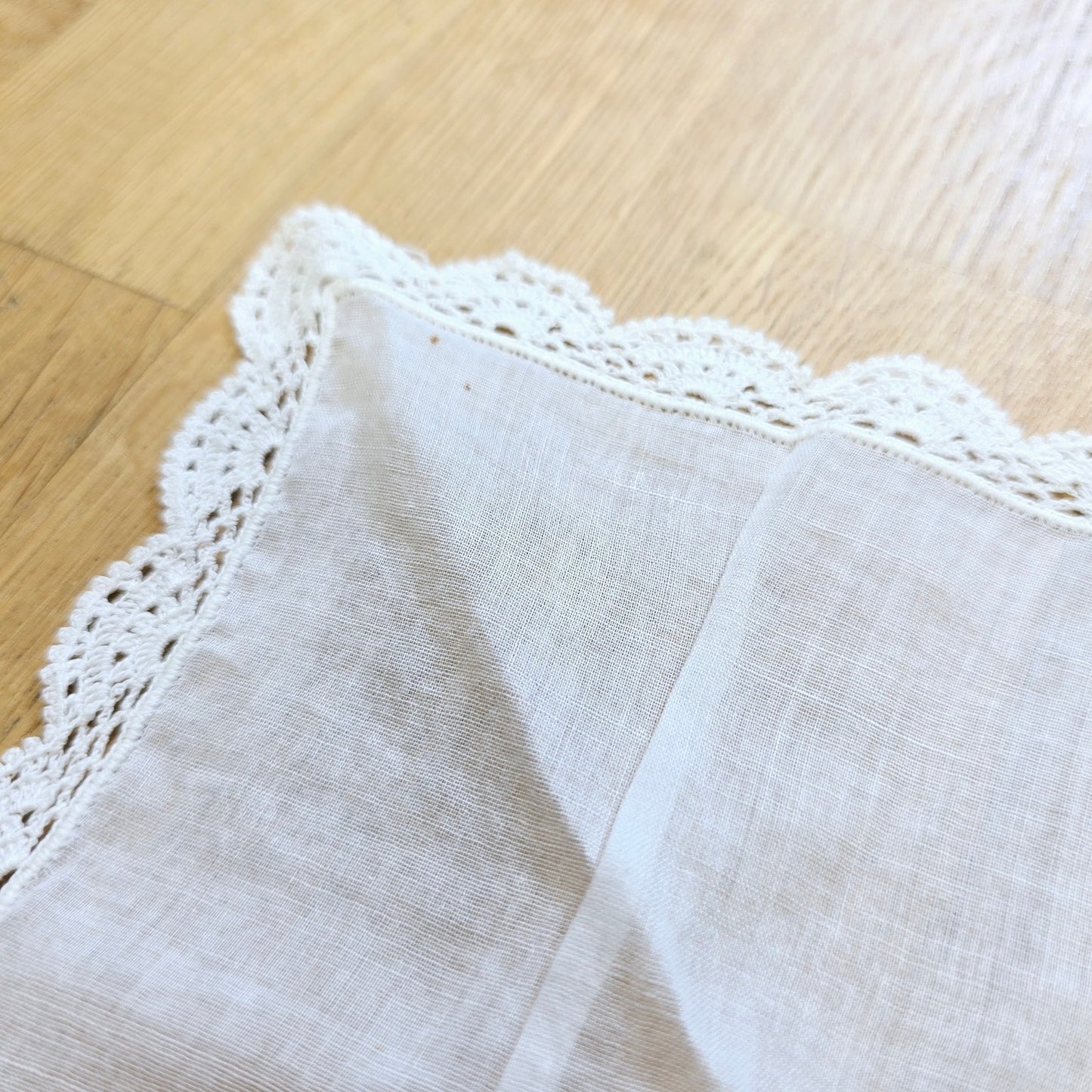 11" x 11" 2 White Lace Trim Hankies