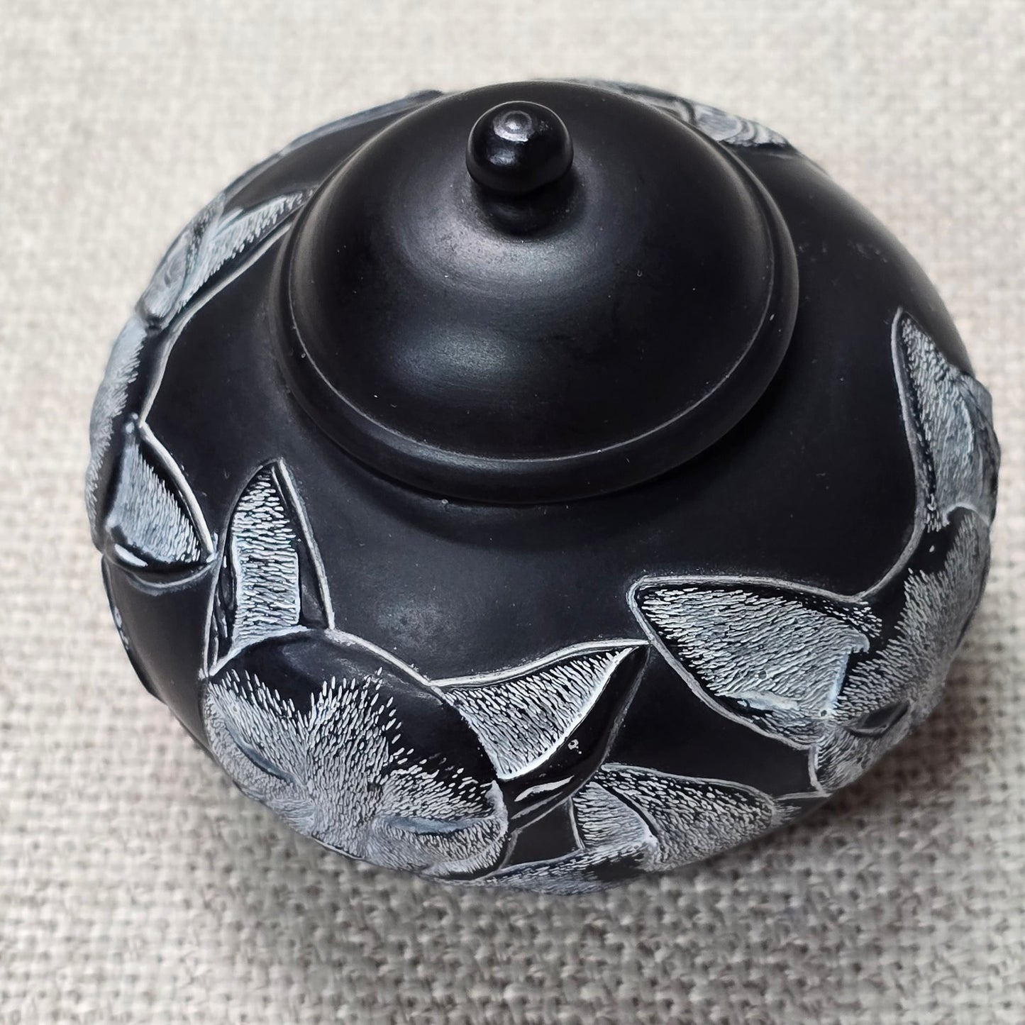 Harmony Kingdom Jardinia ROYAL FAMILY Inscribed Cats Cachepot Trinket Box