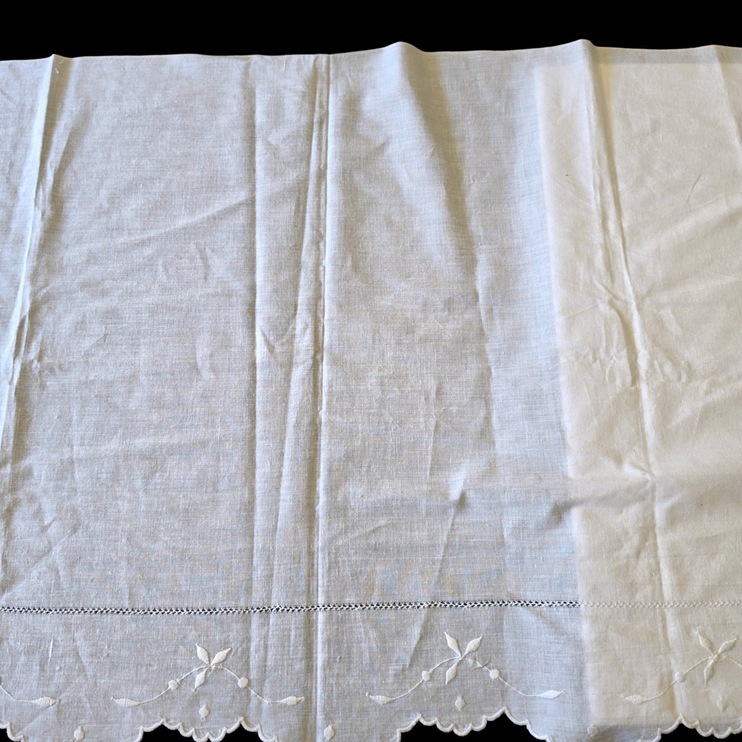 Vintage Linen Table Runner Cutwork Floral White Long Dresser Scarf 75x22
