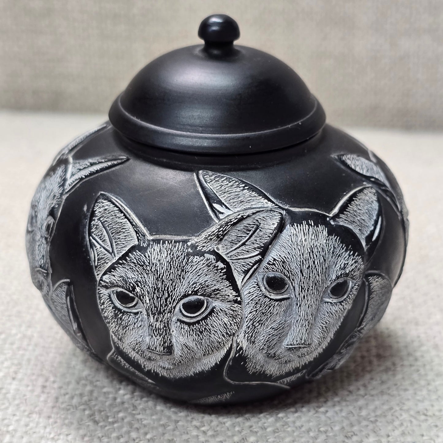 Harmony Kingdom Jardinia ROYAL FAMILY Inscribed Cats Cachepot Trinket Box