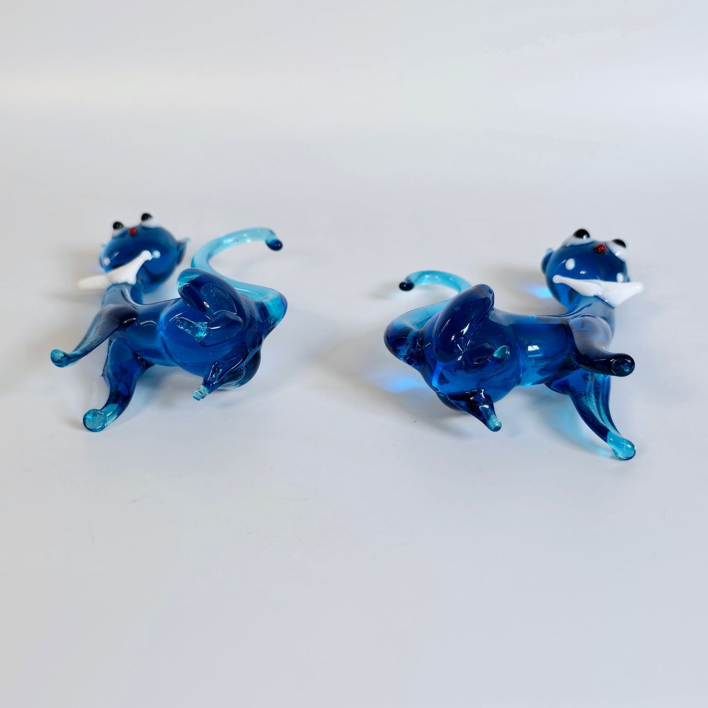 Handblown Pair of Slender Sitting Art Glass Siamese Cats with Bows, Blue Stretch Glass Cats